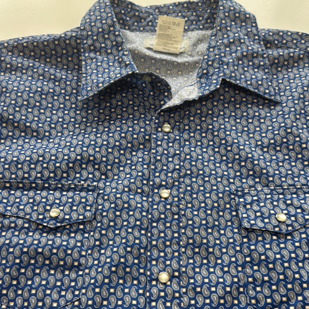 Wrangler Blue Paisley  Pearl Snap Button Down Shirt with Expert Tailoring